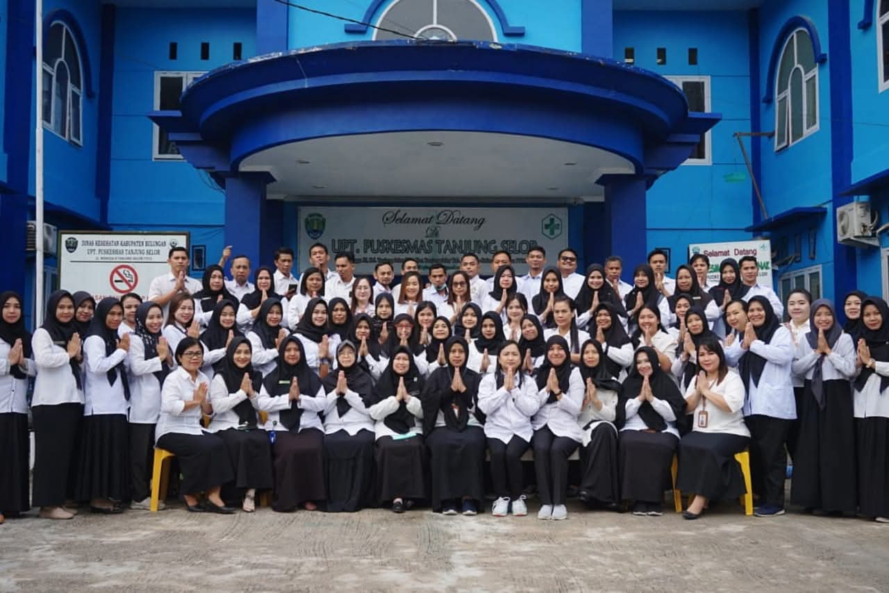 Foto Bersama Anggota Puskesmas